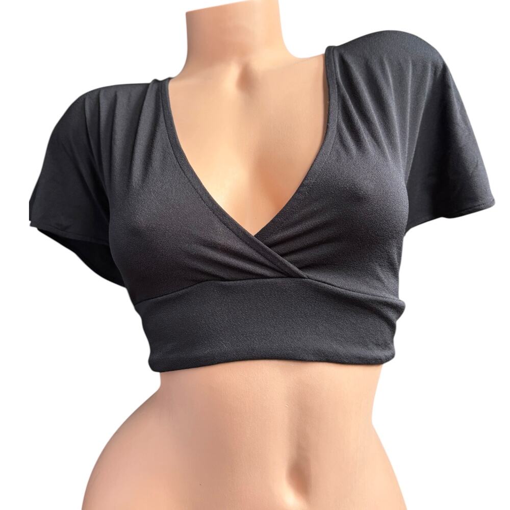 H&M Small black open back Tie crop top Plunging neckline, Short flutter sleeves